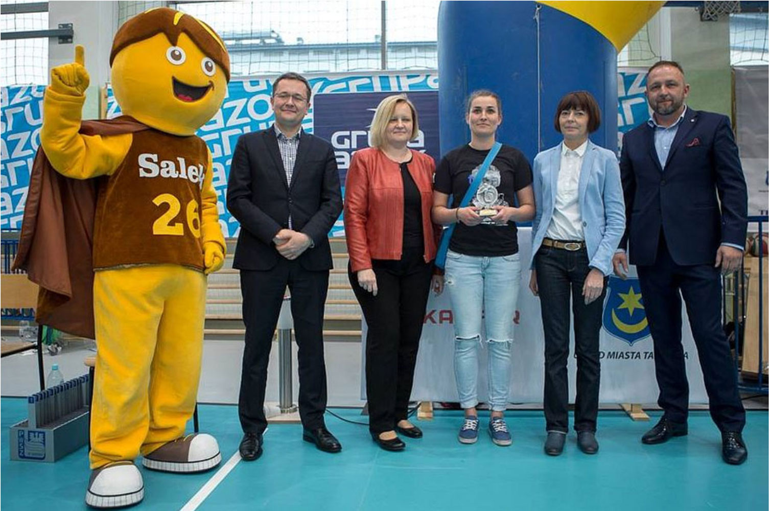 Dystansowe stroje reklamowe. Maski na twarz idealne na każdy etap pandemii. Chłopiec